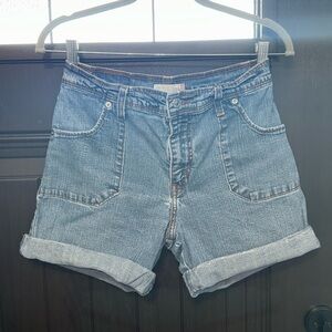Vintage 550 relaxed Levi's Light Blue Rolled Hem Denim Shorts - Sz 6